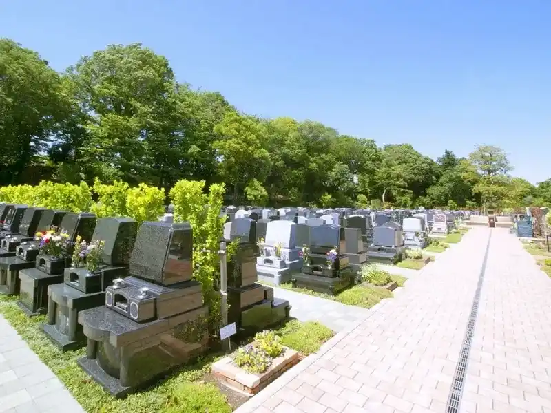 環境霊園　横浜みどりの森 ゆったりした参道