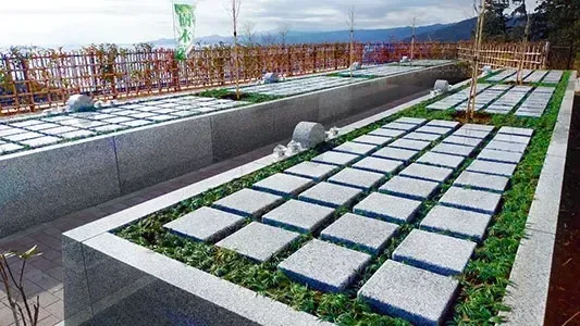 空と海 新・吉祥公園墓地 樹木葬供養「はなみずきの丘」