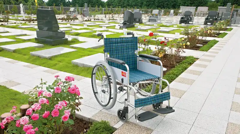 メモリアルパーク大和墓苑 ふれあいの郷 車椅子でも十分な道幅