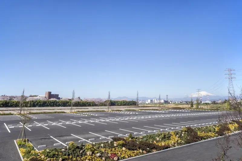 湘南公園墓地 茅ヶ崎第二霊園 約200台収容可能な駐車場