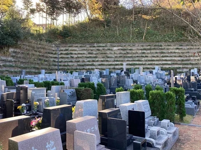 鶴ヶ峰霊園 猿楽寺永代供養塔「静林塔」 