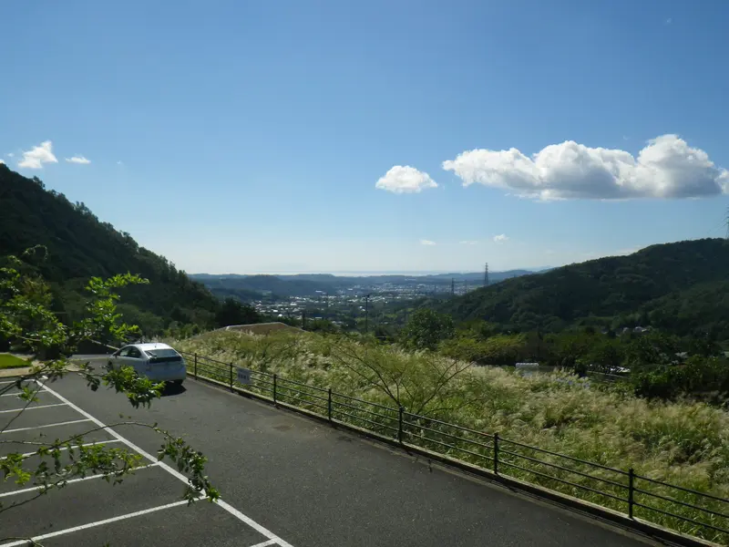 メモワール秦野 駐車場の写真