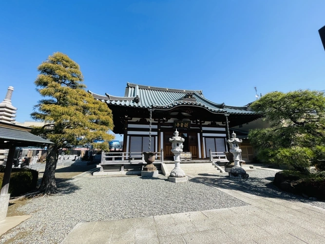 観音寺 境内