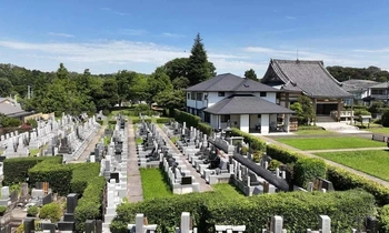 豊かな自然と落ち着いた雰囲気の霊園