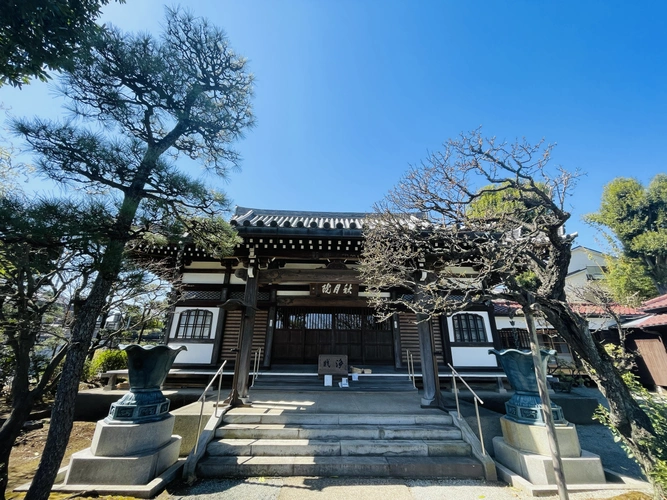 長澤山 秋月院 歴史を感じる本堂