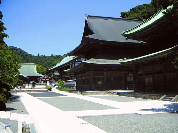 明るい雰囲気の寺院