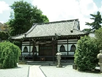 450年の歴史を誇る格式高い寺院墓地