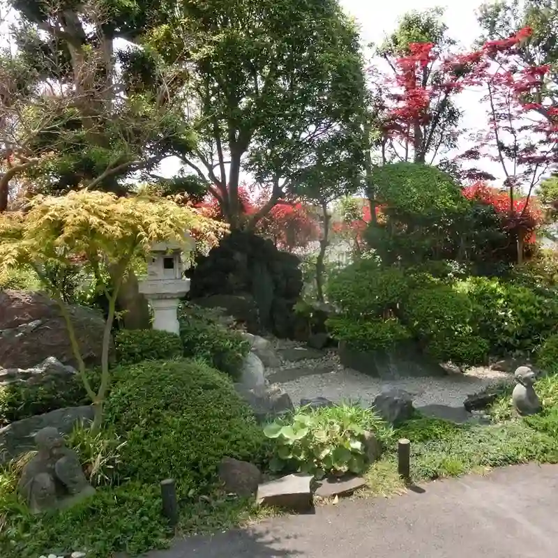 豊かな自然と落ち着いた雰囲気の霊園