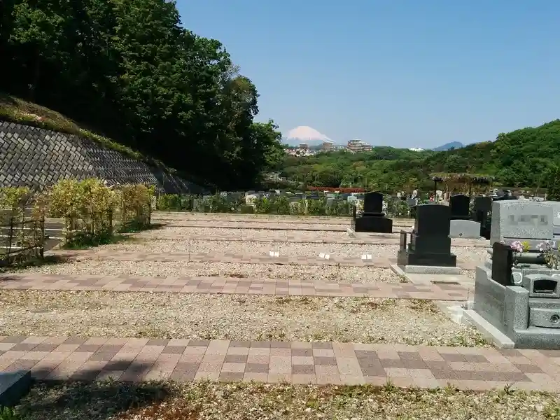 冨鶴浄苑本弘寺墓地 