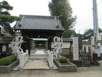 落ち着いた雰囲気の寺院墓地