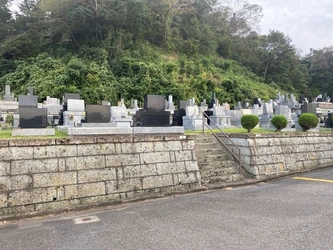 豊かな自然と落ち着いた雰囲気の霊園