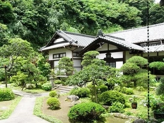 落ち着いた雰囲気の寺院墓地