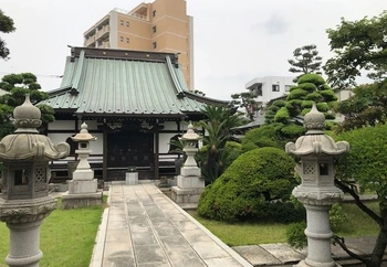 豊かな自然と落ち着いた雰囲気の寺院墓地