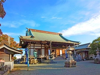 きれいに管理されている寺院墓地