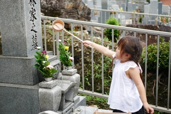 静かで落ち着いた寺院墓地