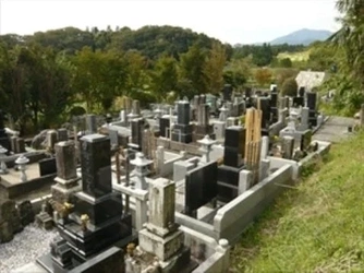 豊かな自然と落ち着いた雰囲気の寺院墓地