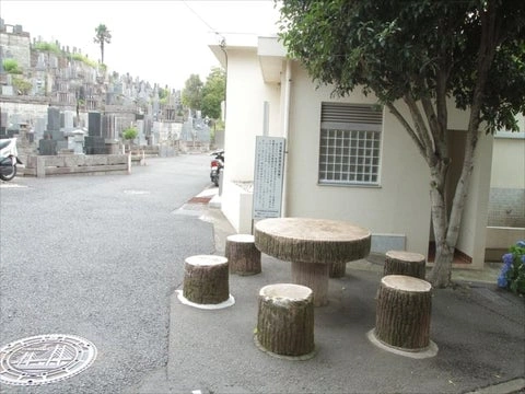 横浜市営 三ツ沢墓地 休憩施設の写真
