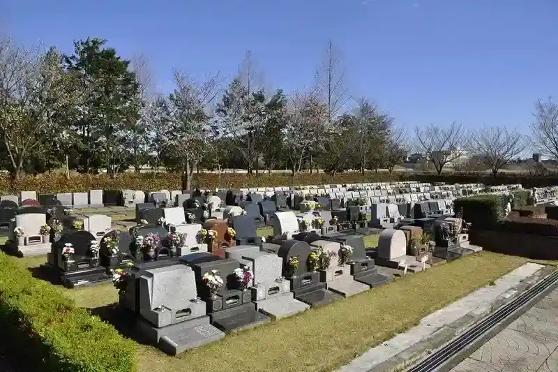 上尾霊園 気持ちの良い芝墓地