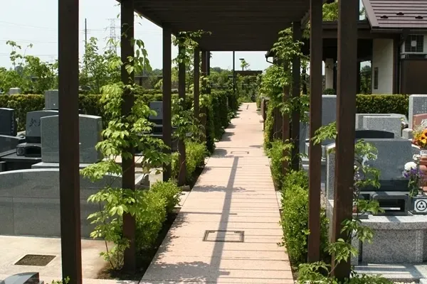 鴻巣霊園 おしゃれな参道