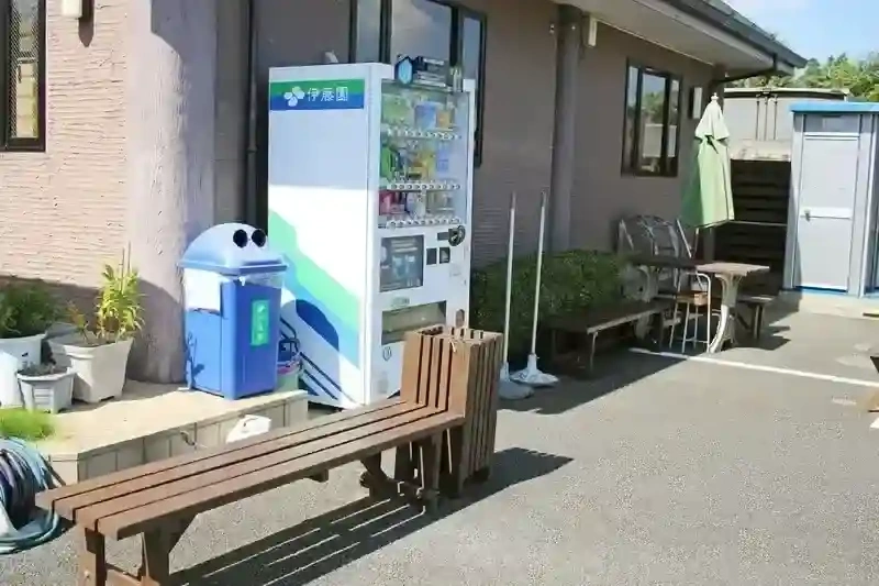 園内に自動販売機があります。
