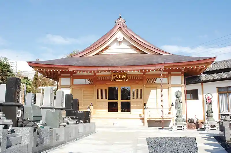 最寄駅から徒歩圏内の寺院墓地