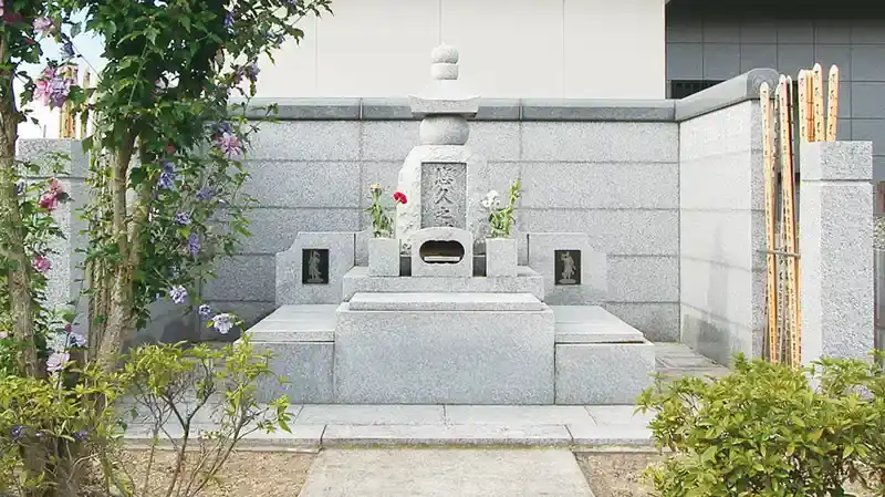 熊谷ひばりの森霊園 永代供養墓「悠々之碑」