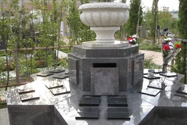 フォーシーズンメモリアル新座 永代供養墓「四季」 ボックスの正面が合祀場所
