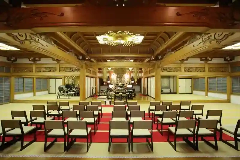 随泉寺墓苑本堂