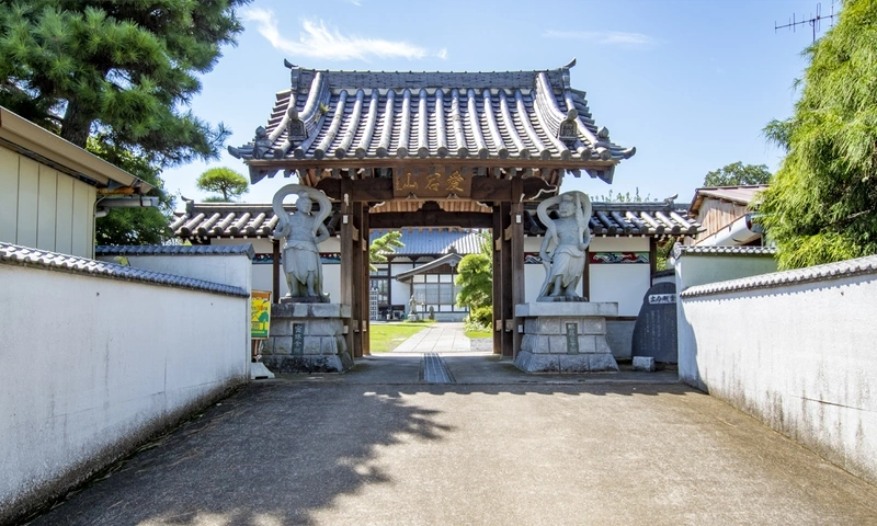 加須の杜霊苑・西浄寺 永代供養墓 樹木葬 山門