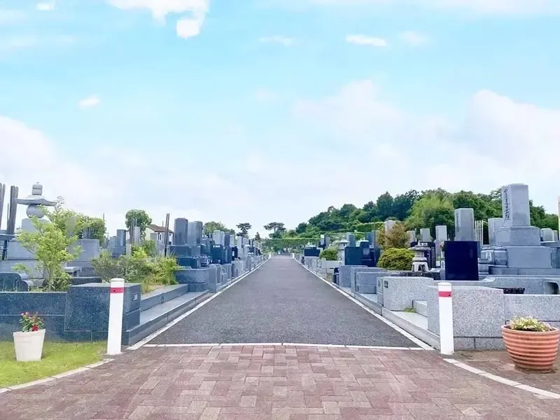埼玉霊園 綺麗に舗装された参道