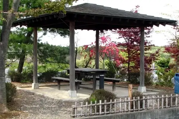 森林公園昭和浄苑 緑豊かな休憩所