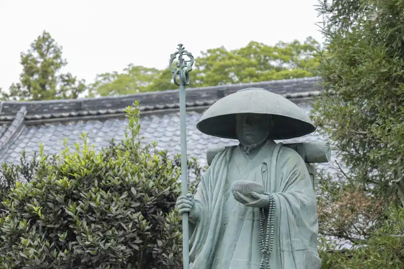 観音寺 樹木葬サークル墓地・永代供養合祀墓 弘法大師像