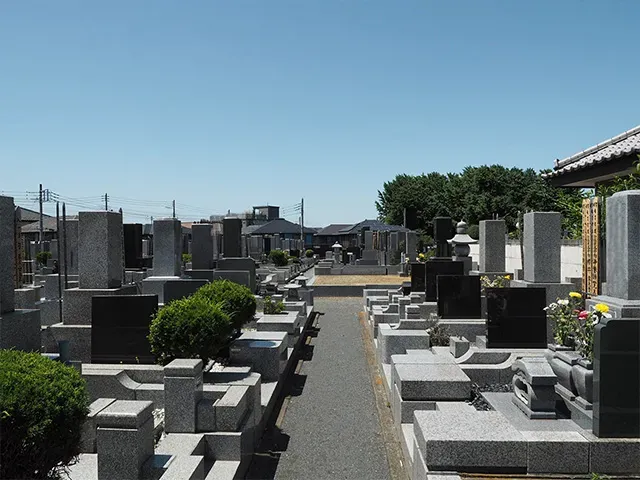 三福寺墓苑 バリアフリーを意識した平坦な構造