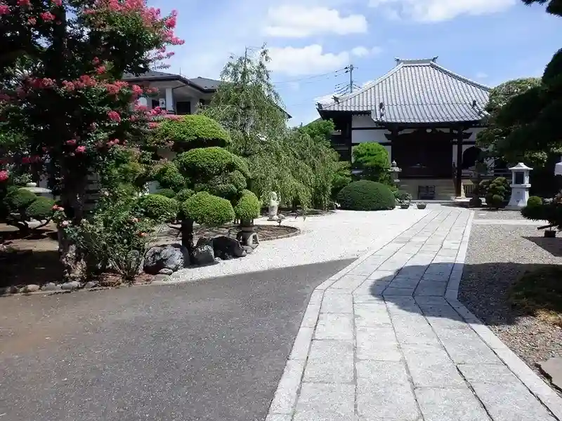 朝霞東霊園 経営主体の宝蔵寺が隣接しています