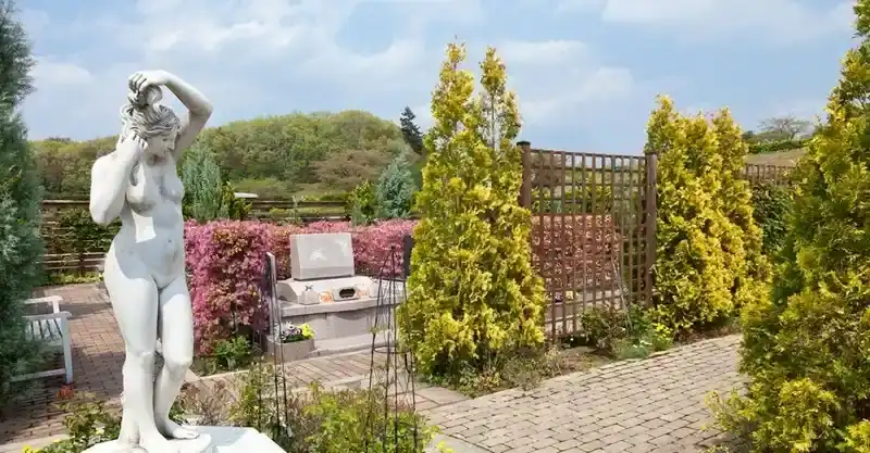 地産霊園 モニュメント