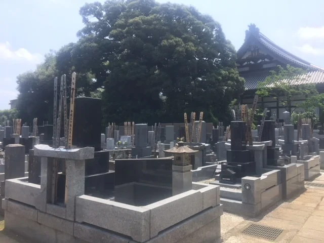 大龍寺墓苑 平坦で日当たりの良い墓地