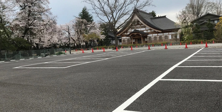 実相寺墓苑 駐車場の写真