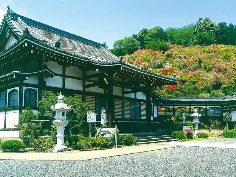 豊かな自然と落ち着いた雰囲気の霊園