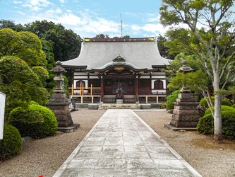 豊かな自然と落ち着いた雰囲気の霊園