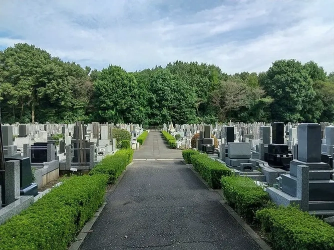 川越霊園 平坦な通路