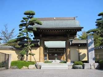 明るい雰囲気のお寺