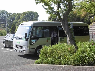 無料送迎バスが３駅から運行