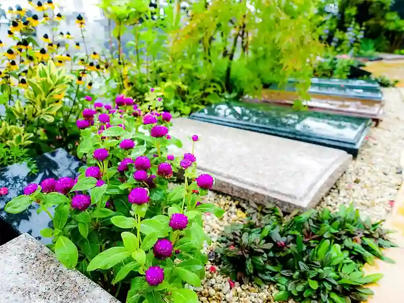 四季折々の花と眠る樹木葬