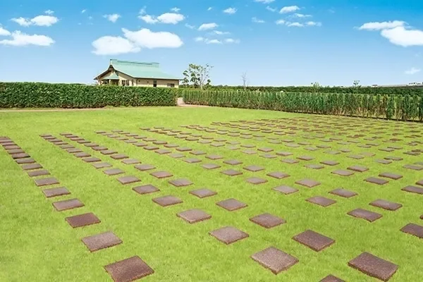 メモリアルグリーン流山聖地 公園プレート型永代供養