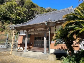 緑豊かな金剛寺 のうこつぼ