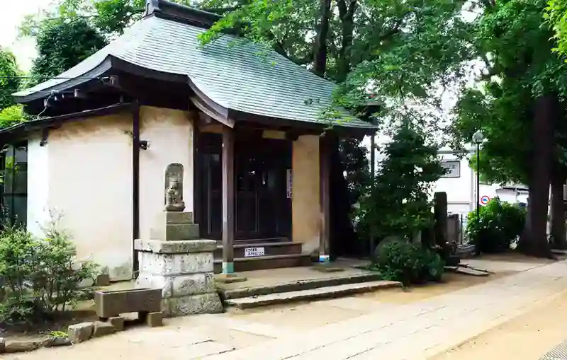 秋本寺 境内