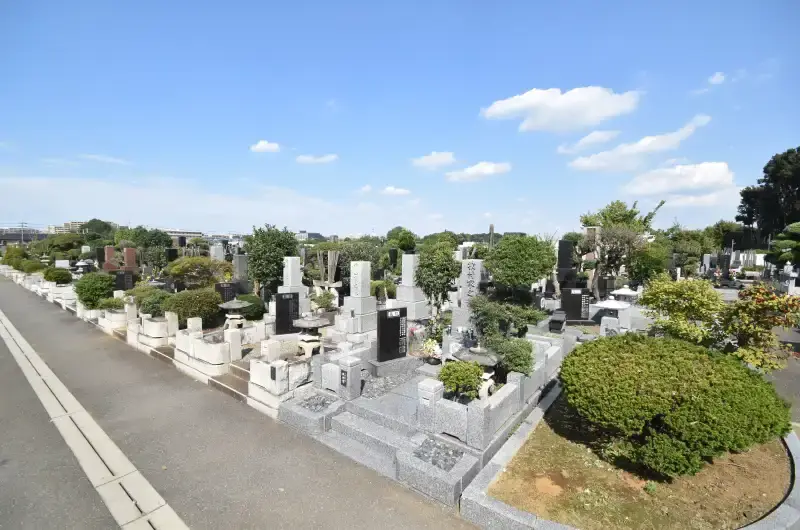 昭和霊園 駐車場から墓地まで近くスムーズなお参りが可能