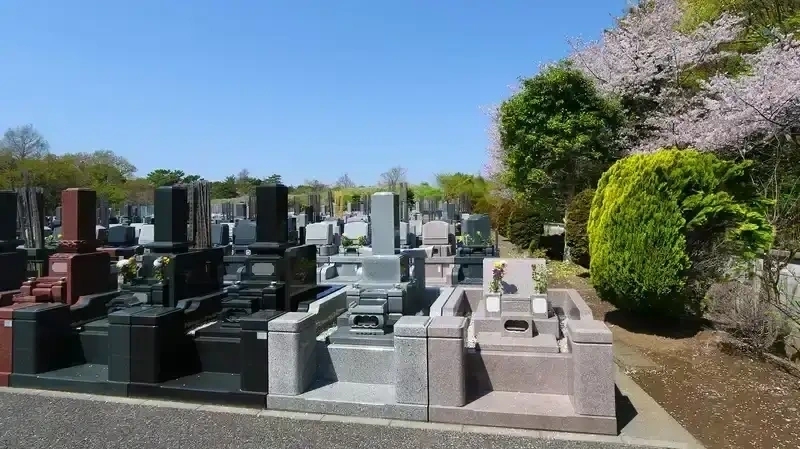 むらさき聖地霊園 緑豊かな墓地