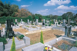 豊かな自然と落ち着いた雰囲気の霊園