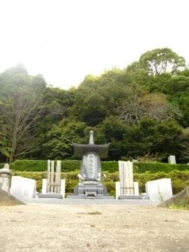 東漸寺墓苑 